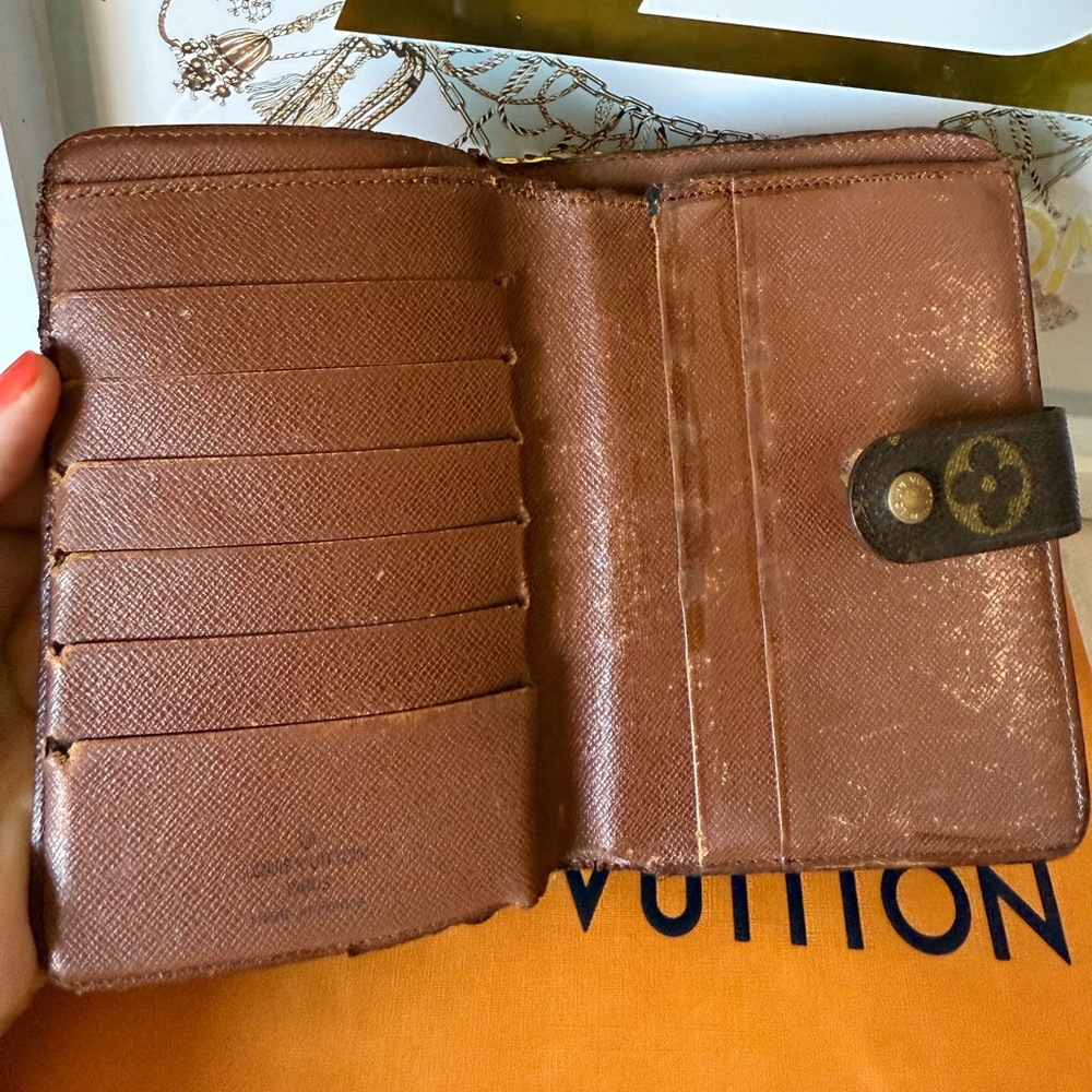 Louis Vuitton Vintage Monogram Zippy Wallet - Picture 6 of 16